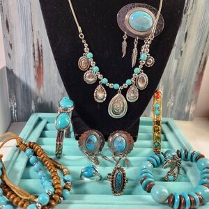 #2565, SOUTHWESTERN LOT, FAUX TURQUOISE 10 ITEMS IN TOTAL, GREAT CONDITION.